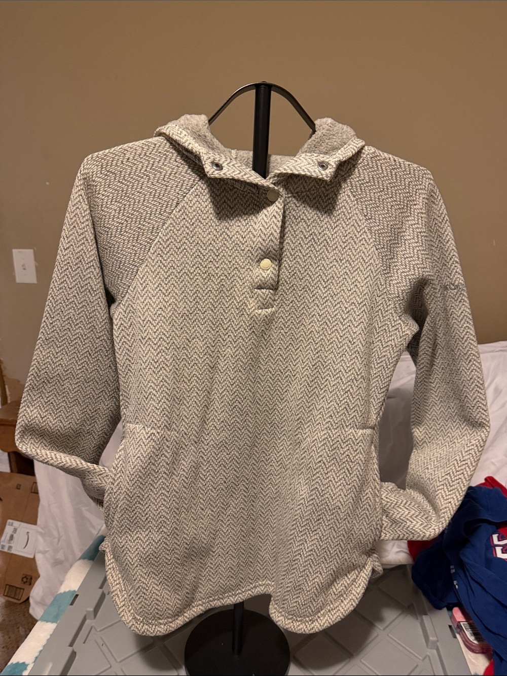 Women's Cream Chevron Hooded Pullover